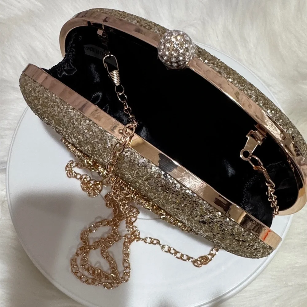 Elegant Gold Rhinestone Clutch